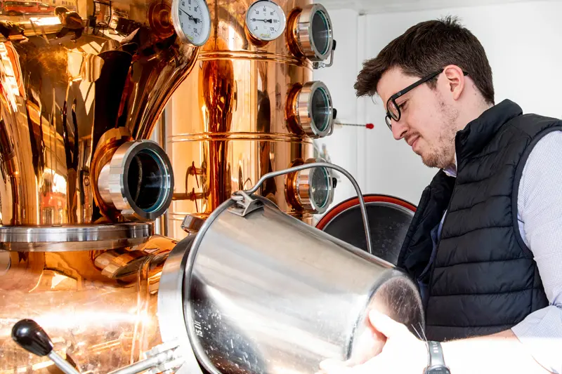 Distillerie d'absinthe au Val-de-Travers